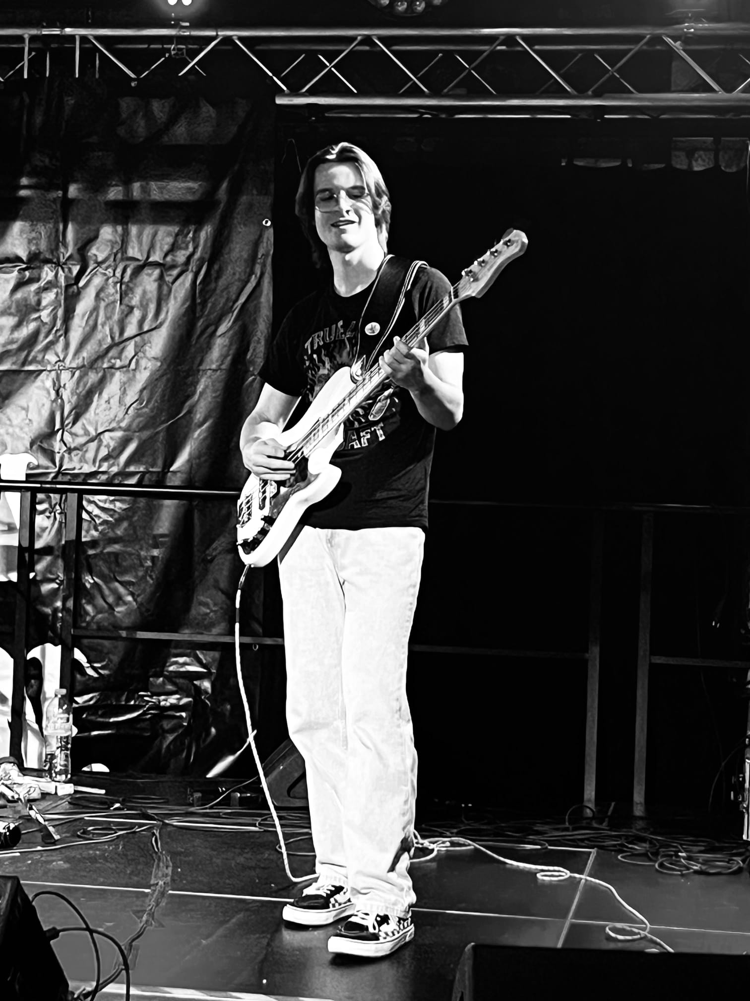 Justin, Bass bei Saftrinne, auf der Bühne